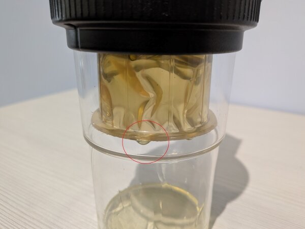 oilbottle_leakage2.jpg